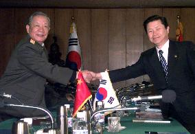 Chinese, Korean defense chiefs hold talks